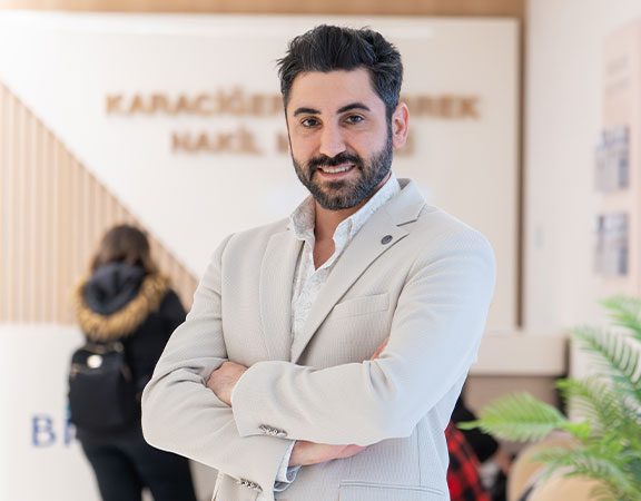 dr. yalcin leymuncicegi pilastik cerrah 576x450 1